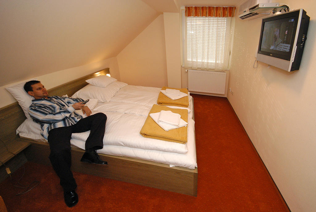Hotel Bavaria Abda Rum bild