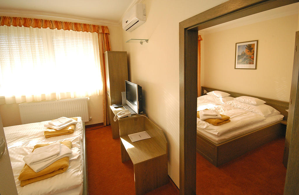 Hotel Bavaria Abda Rum bild